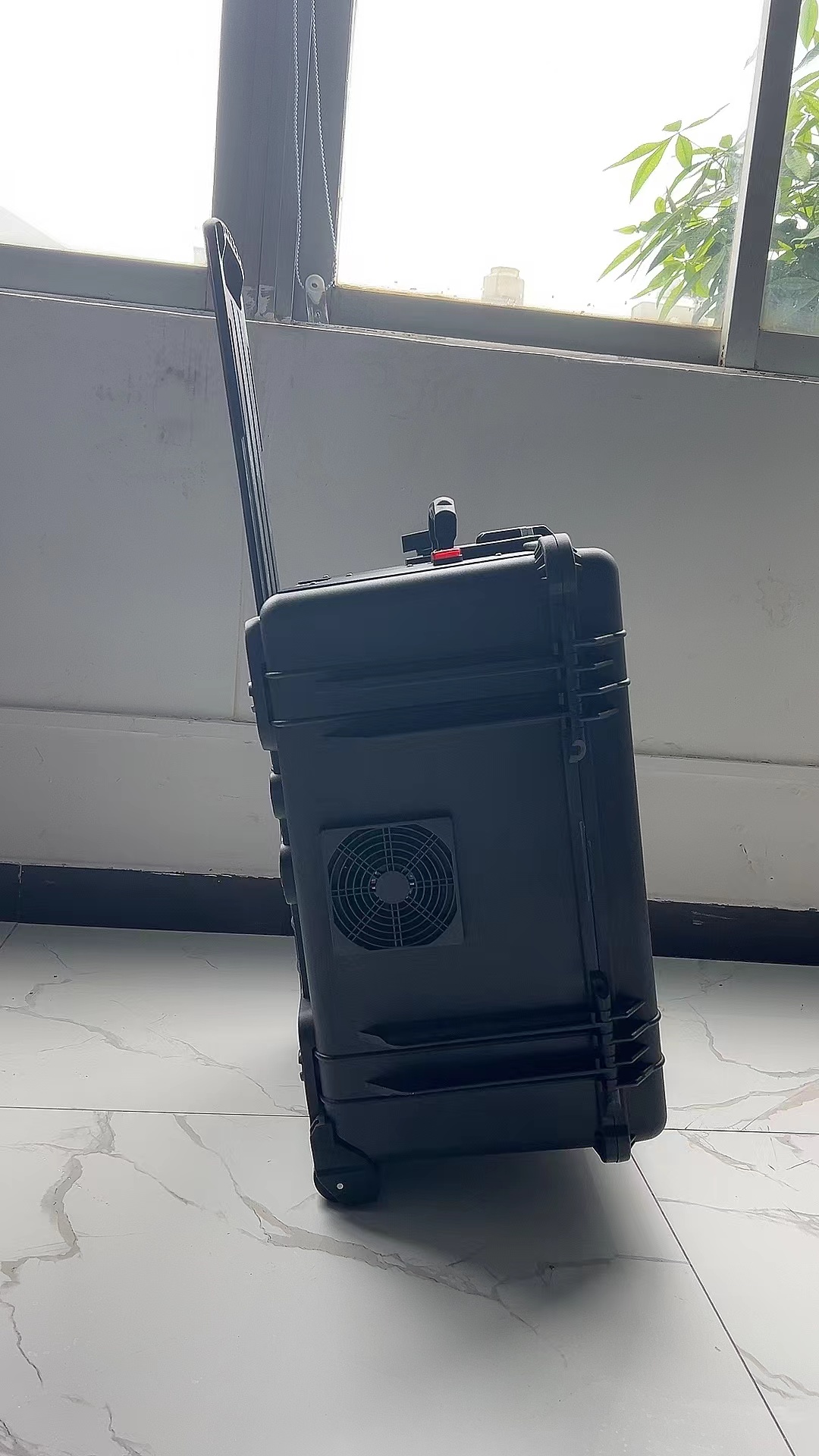 中站手拉箱型移动通信干扰器